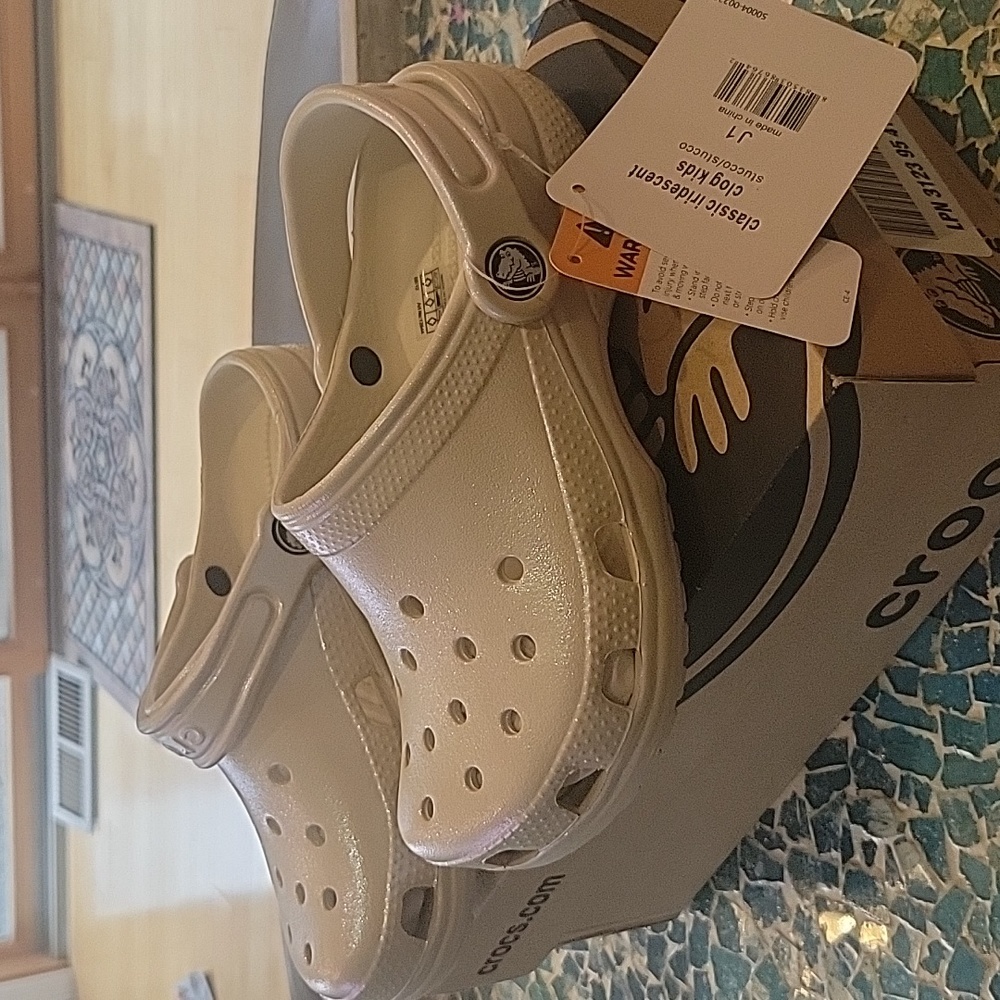 Crocs classic iridescent clog